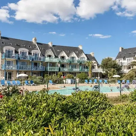 Casa de Férias Charmante Maison A Avec Piscine Partagee